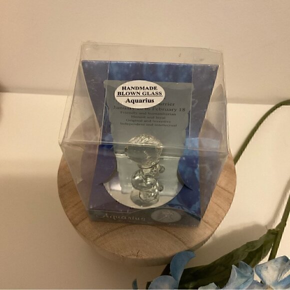 Aquarius Handmade Blown  Glass Keepsake NWT - Picture 2 of 4